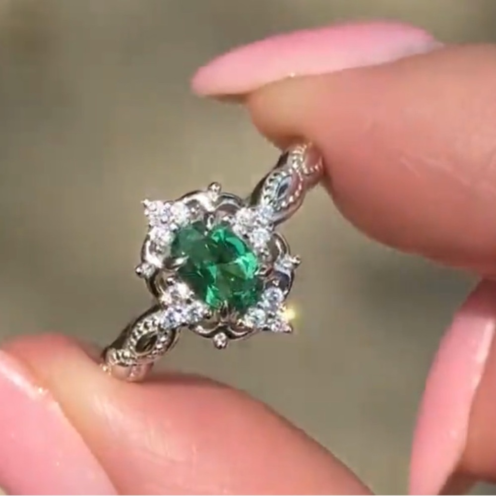 Vintage Green and Silver Emerald Ring